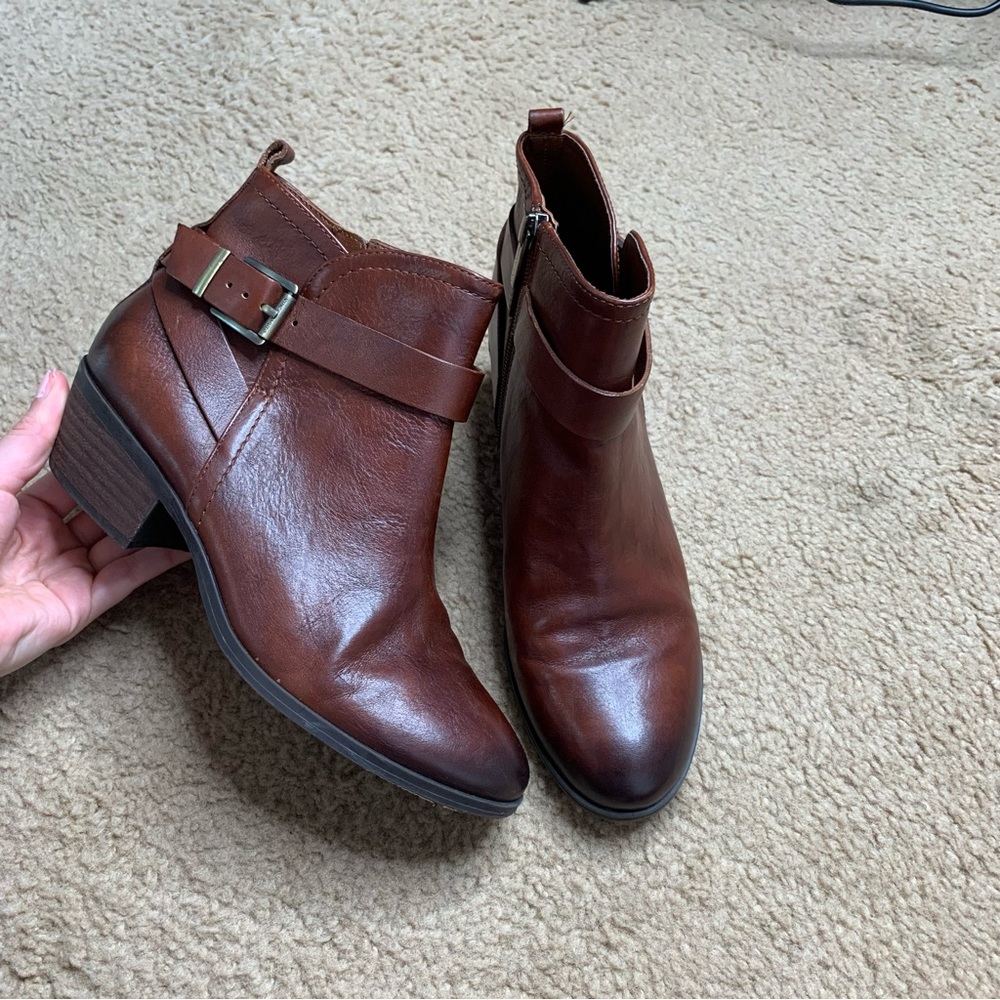 Vince Camuto brown leather ankle booties 8